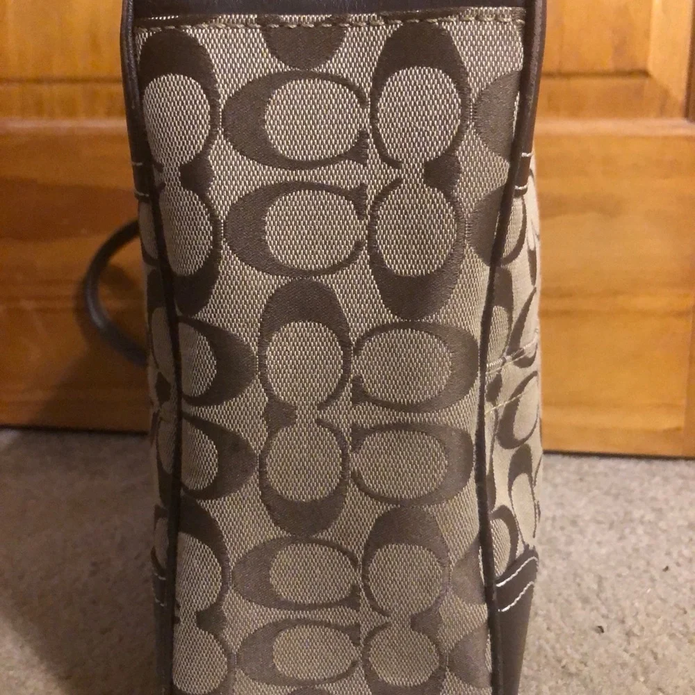 Coach signature shoulder bag - Picture 4 of 10